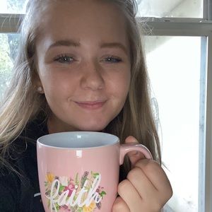 Meet your Posher, Caitlyn